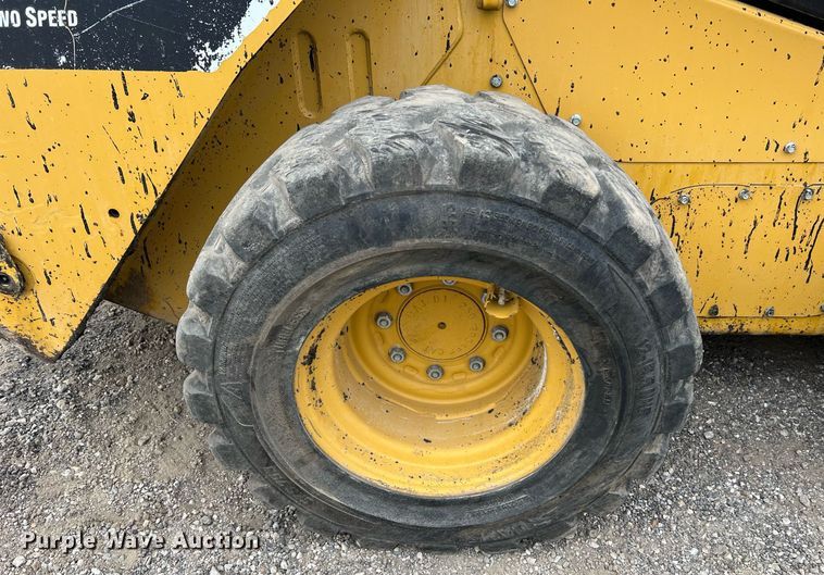 image for item NA9294 2011 Caterpillar 262C  skid steer loader