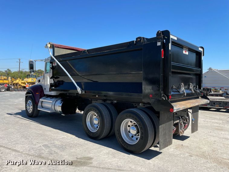 image for item NA9671 2022 Peterbilt 348  dump truck