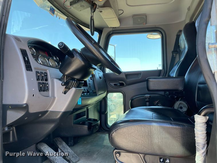 image for item NA9671 2022 Peterbilt 348  dump truck