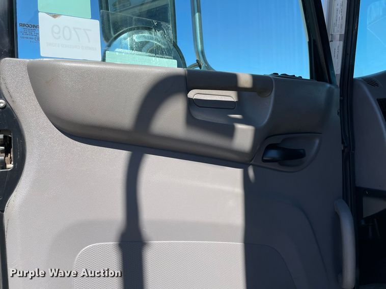 image for item NA9671 2022 Peterbilt 348  dump truck