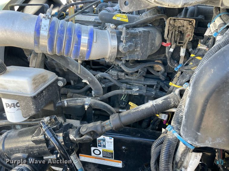 image for item NA9671 2022 Peterbilt 348  dump truck