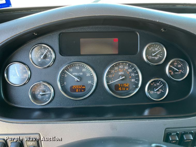 image for item NA9671 2022 Peterbilt 348  dump truck