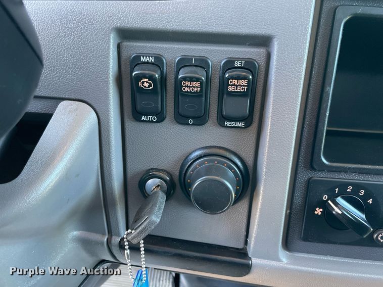 image for item NA9671 2022 Peterbilt 348  dump truck