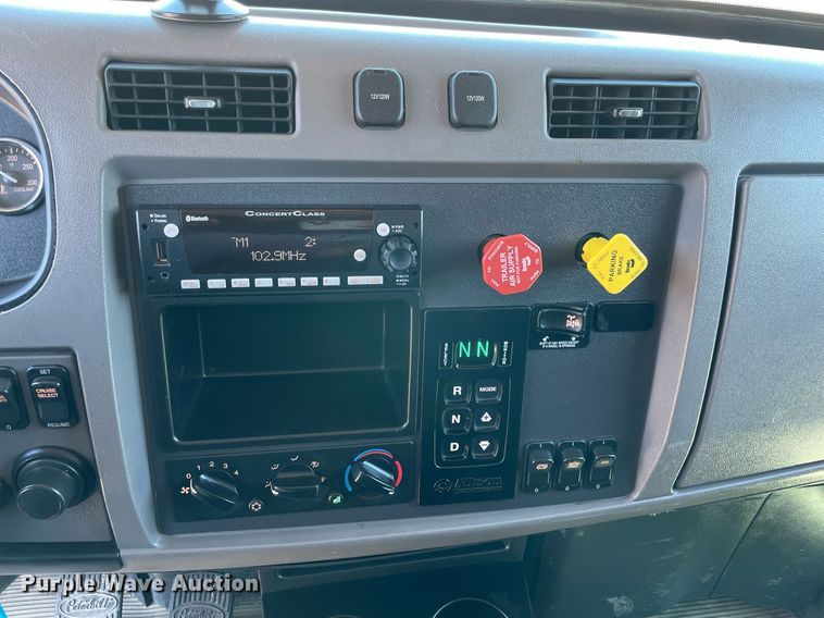 image for item NA9671 2022 Peterbilt 348  dump truck