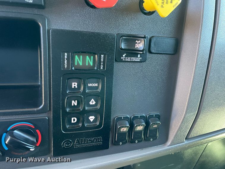 image for item NA9671 2022 Peterbilt 348  dump truck