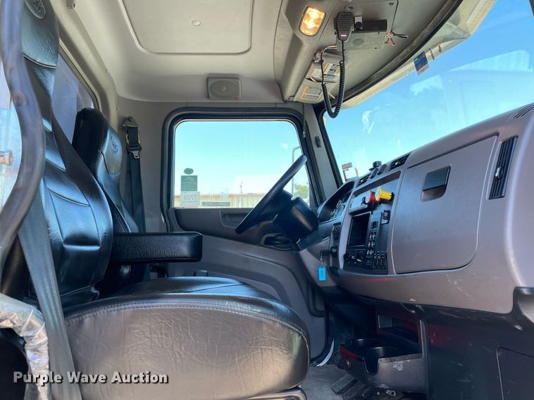 image for item NA9671 2022 Peterbilt 348  dump truck