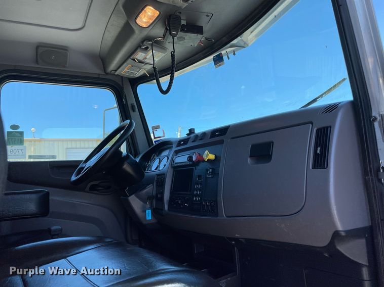 image for item NA9671 2022 Peterbilt 348  dump truck