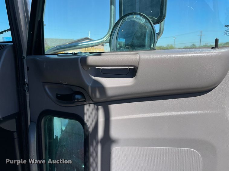 image for item NA9671 2022 Peterbilt 348  dump truck