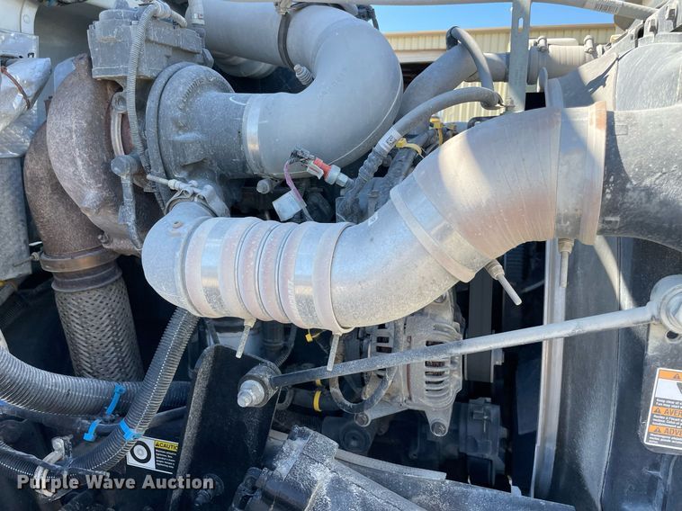 image for item NA9671 2022 Peterbilt 348  dump truck