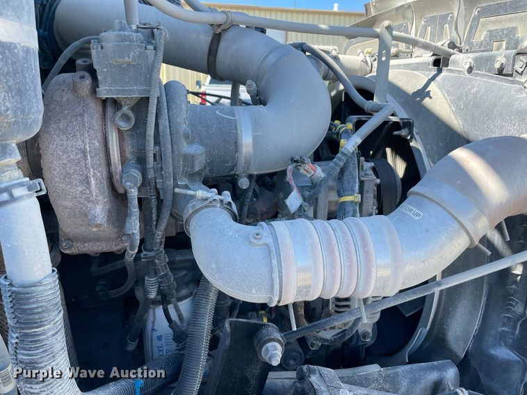 image for item NA9671 2022 Peterbilt 348  dump truck