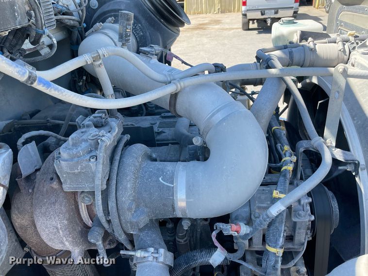 image for item NA9671 2022 Peterbilt 348  dump truck