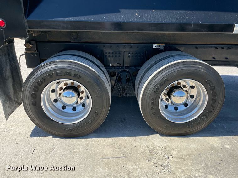 image for item NA9671 2022 Peterbilt 348  dump truck