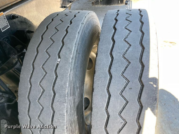 image for item NA9671 2022 Peterbilt 348  dump truck