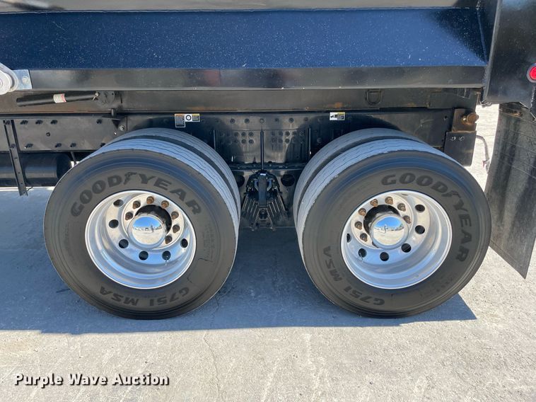 image for item NA9671 2022 Peterbilt 348  dump truck