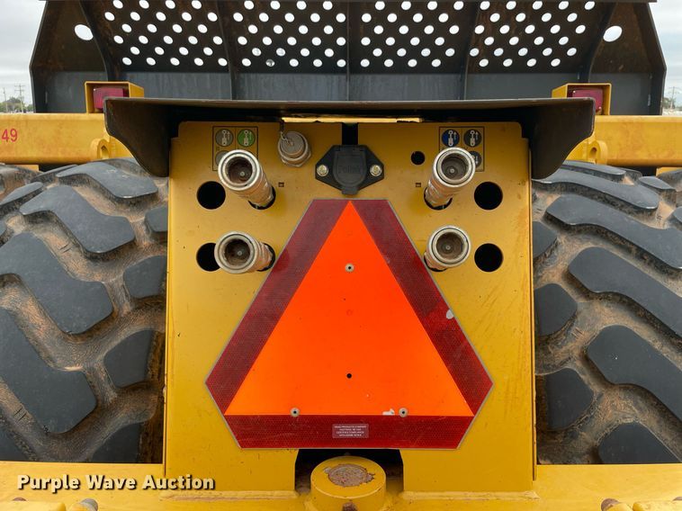 image for item NA9683 2017 John Deere 2010DE  scraper