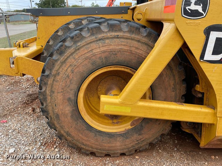 image for item NA9683 2017 John Deere 2010DE  scraper