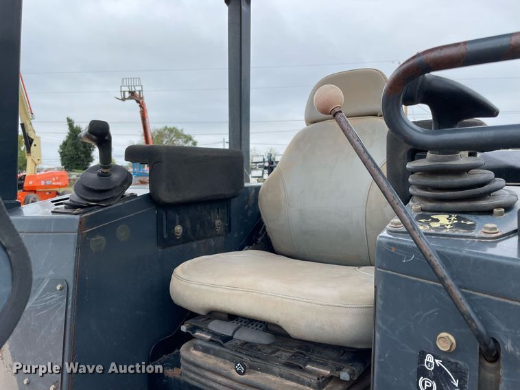 image for item NA9684 2007 John Deere 450J LT dozer