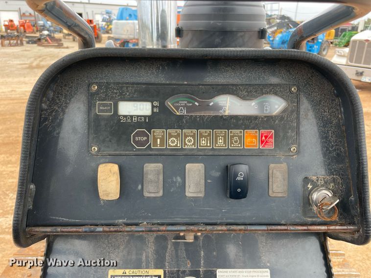 image for item NA9684 2007 John Deere 450J LT dozer