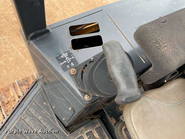 image for item NA9684 2007 John Deere 450J LT dozer