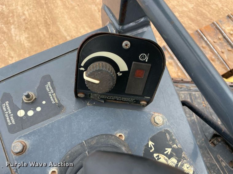 image for item NA9684 2007 John Deere 450J LT dozer