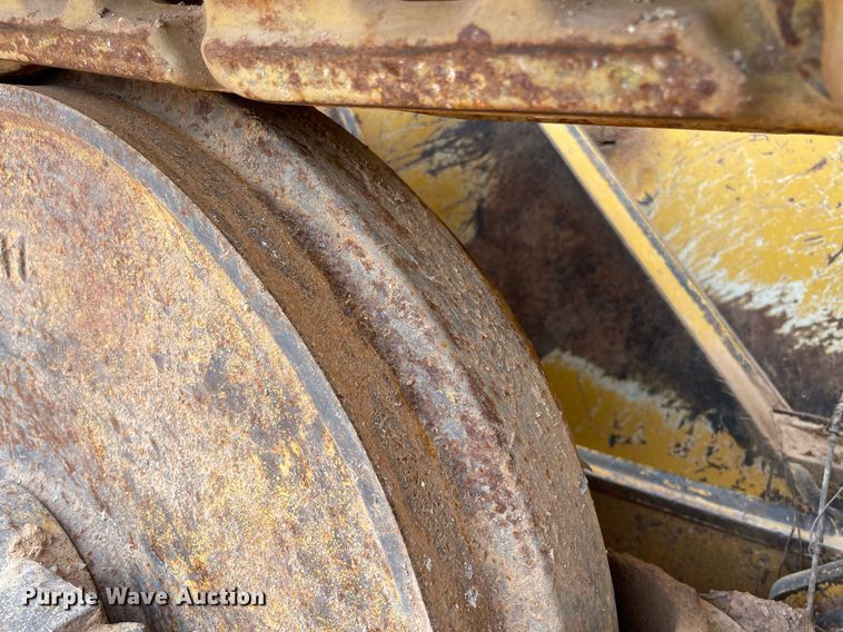 image for item NA9684 2007 John Deere 450J LT dozer