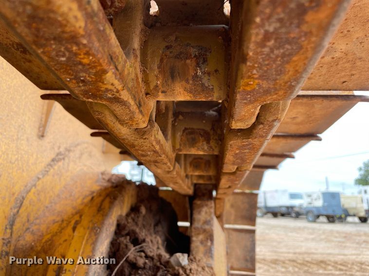 image for item NA9684 2007 John Deere 450J LT dozer