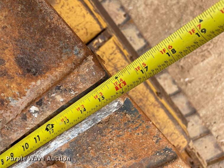 image for item NA9684 2007 John Deere 450J LT dozer