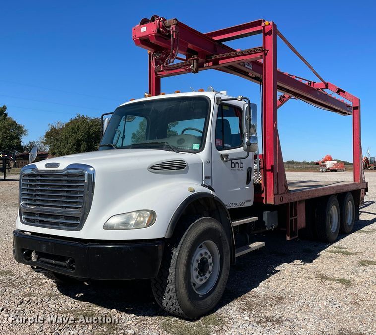 image for item NA9698 2005 Freightliner Business Class M2  crane truck