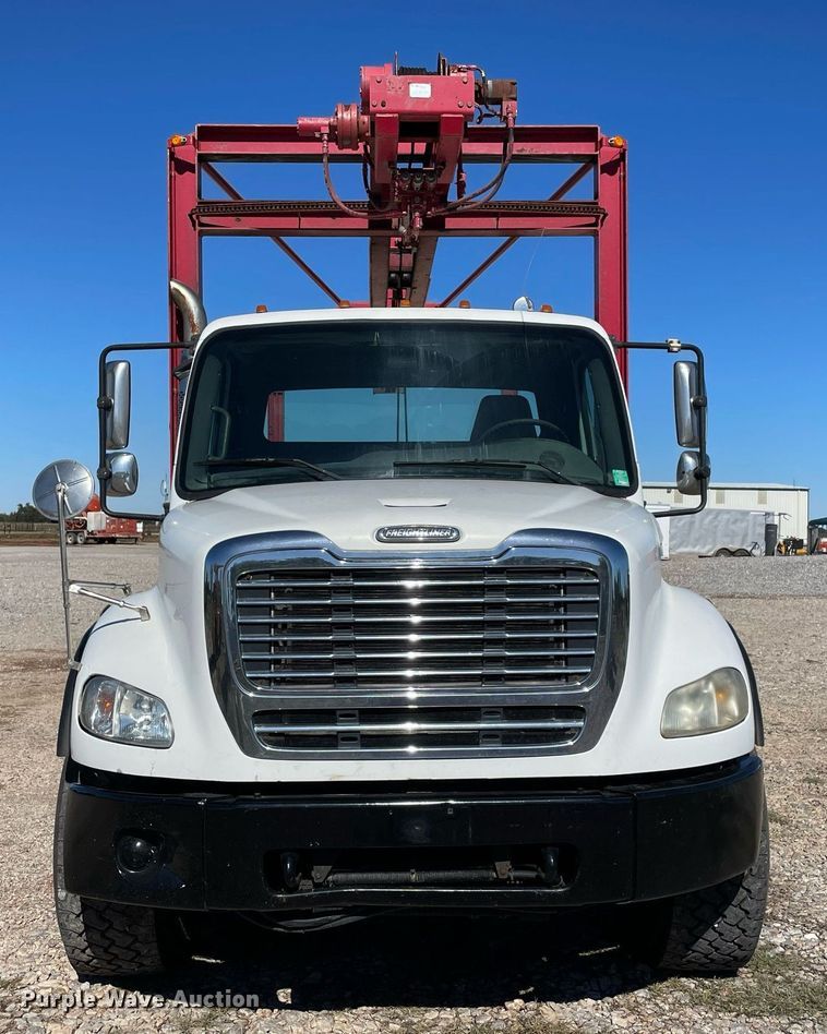 image for item NA9698 2005 Freightliner Business Class M2  crane truck