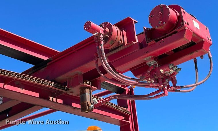 image for item NA9698 2005 Freightliner Business Class M2  crane truck