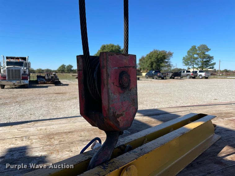 image for item NA9698 2005 Freightliner Business Class M2  crane truck