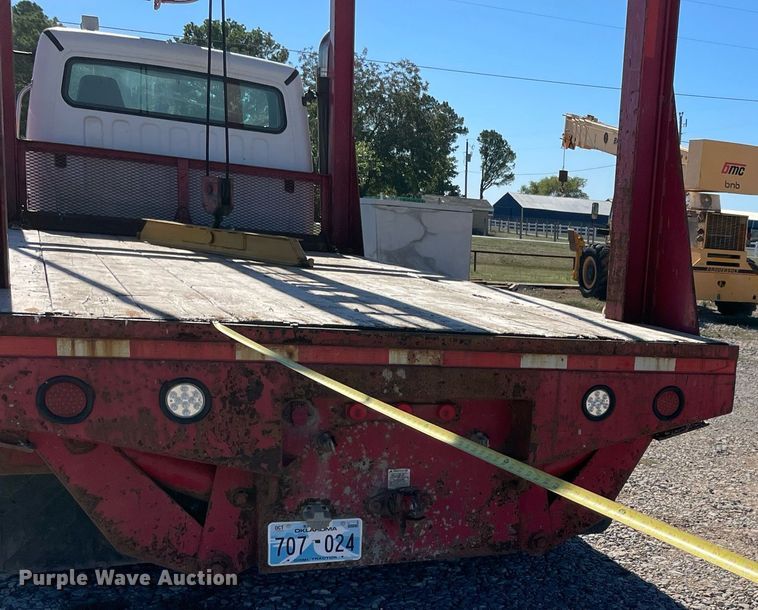 image for item NA9698 2005 Freightliner Business Class M2  crane truck