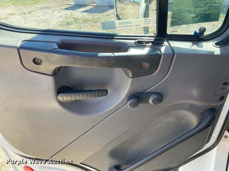 image for item NA9698 2005 Freightliner Business Class M2  crane truck