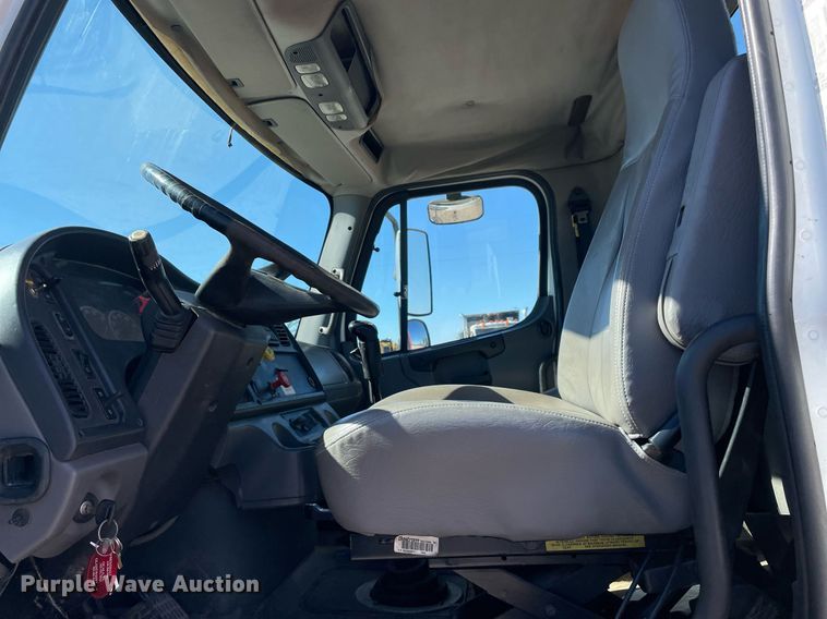 image for item NA9698 2005 Freightliner Business Class M2  crane truck