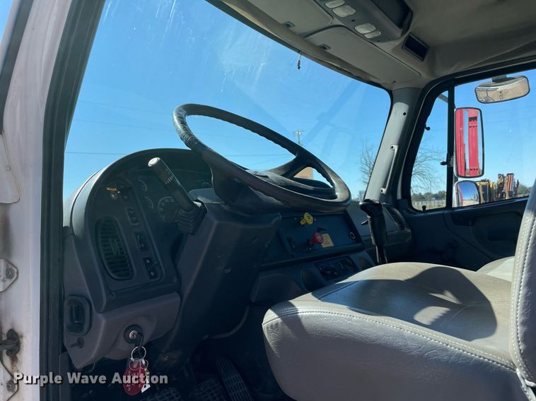 image for item NA9698 2005 Freightliner Business Class M2  crane truck