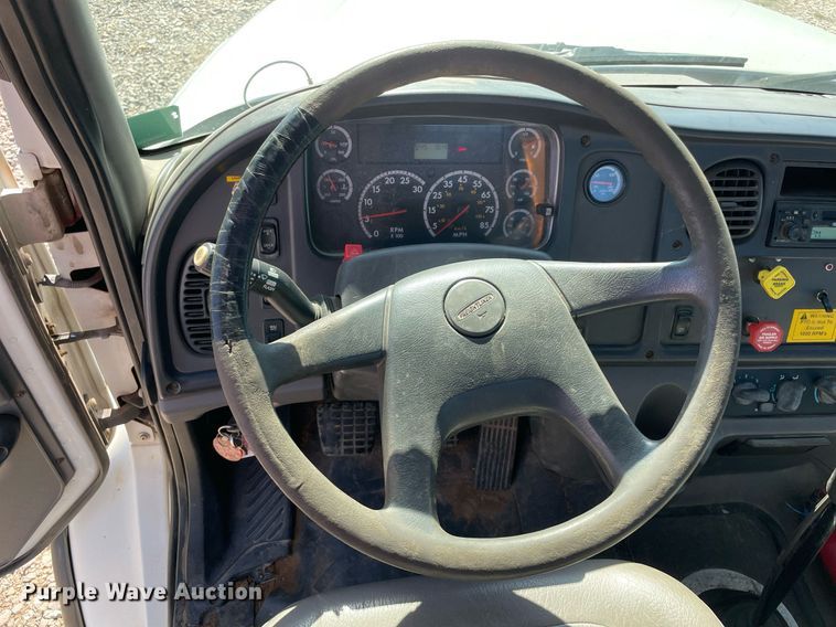 image for item NA9698 2005 Freightliner Business Class M2  crane truck