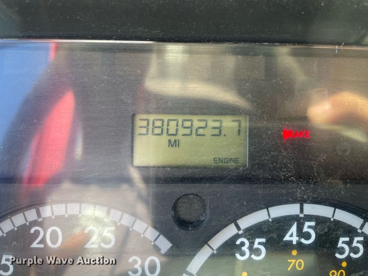 image for item NA9698 2005 Freightliner Business Class M2  crane truck