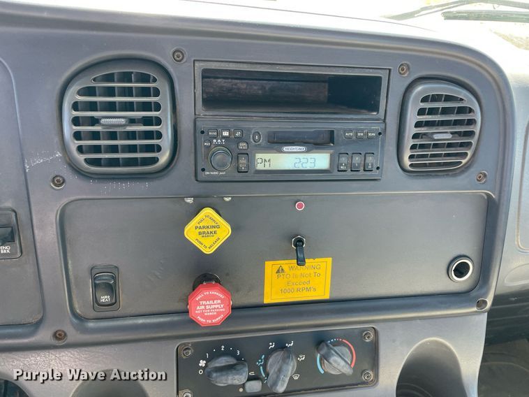 image for item NA9698 2005 Freightliner Business Class M2  crane truck