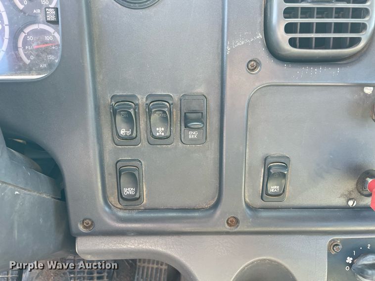 image for item NA9698 2005 Freightliner Business Class M2  crane truck