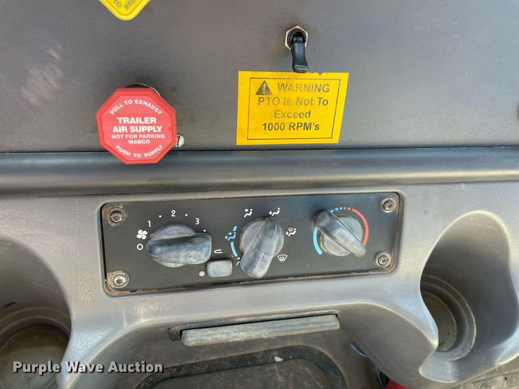 image for item NA9698 2005 Freightliner Business Class M2  crane truck