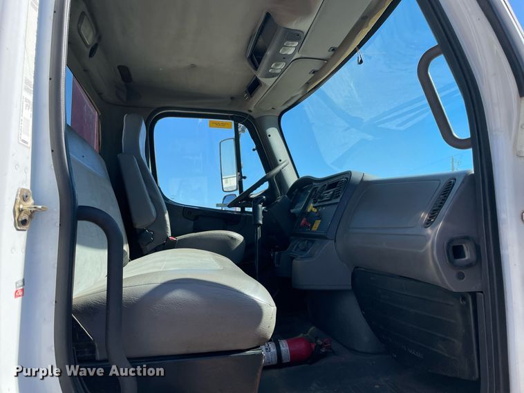 image for item NA9698 2005 Freightliner Business Class M2  crane truck