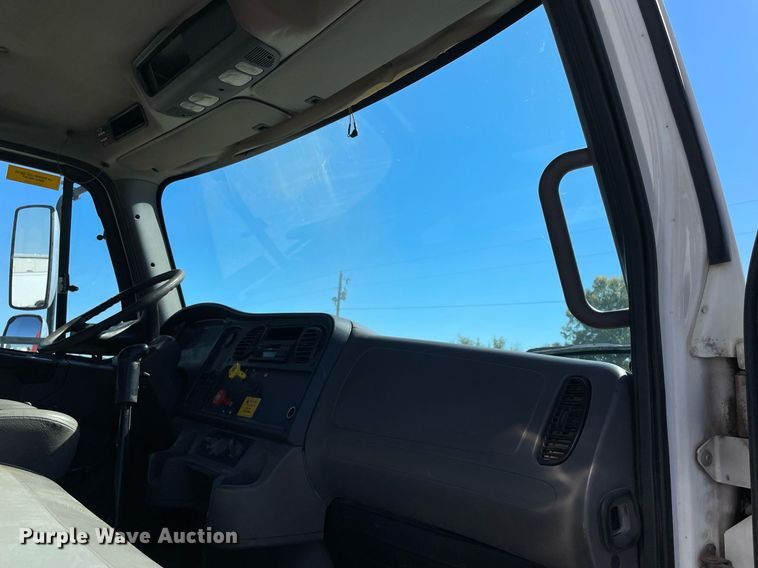 image for item NA9698 2005 Freightliner Business Class M2  crane truck