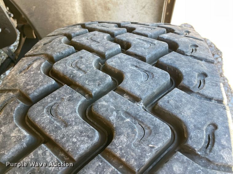 image for item NA9698 2005 Freightliner Business Class M2  crane truck