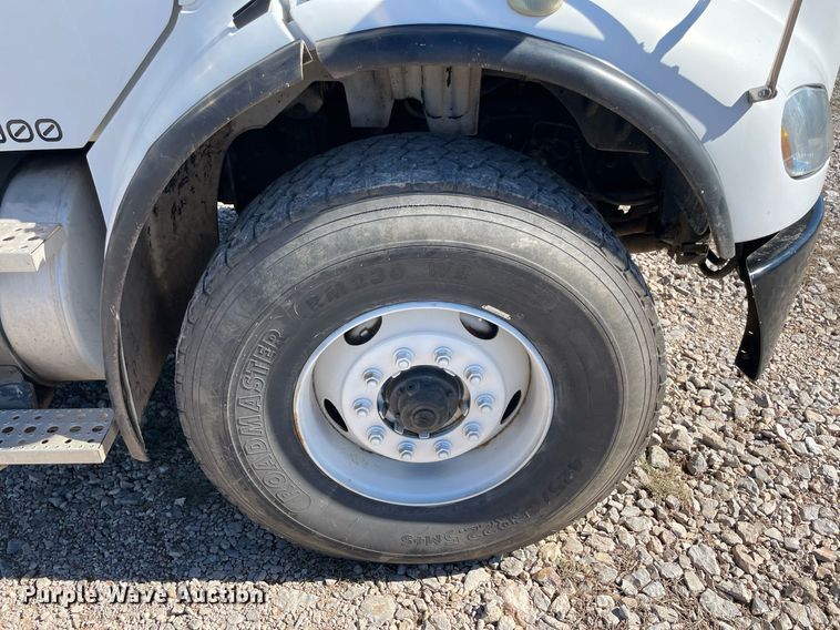 image for item NA9698 2005 Freightliner Business Class M2  crane truck