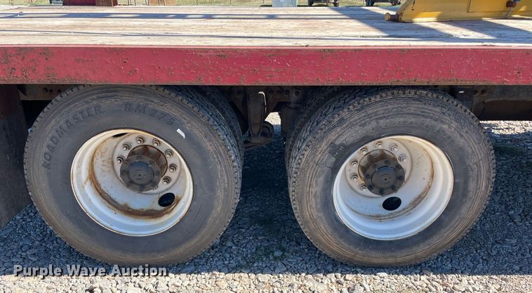 image for item NA9698 2005 Freightliner Business Class M2  crane truck