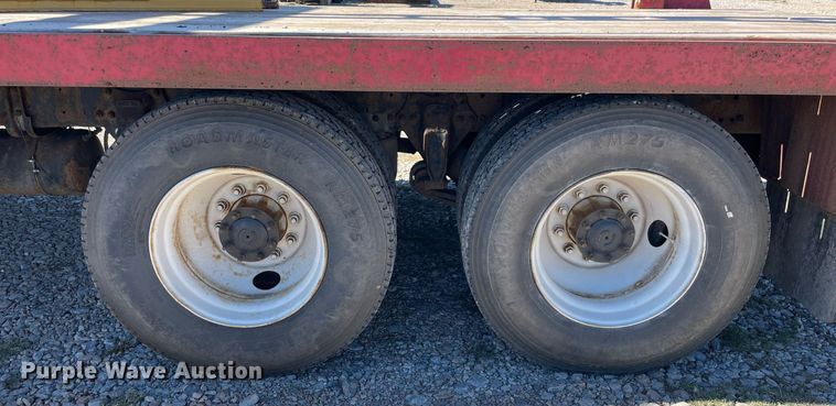 image for item NA9698 2005 Freightliner Business Class M2  crane truck