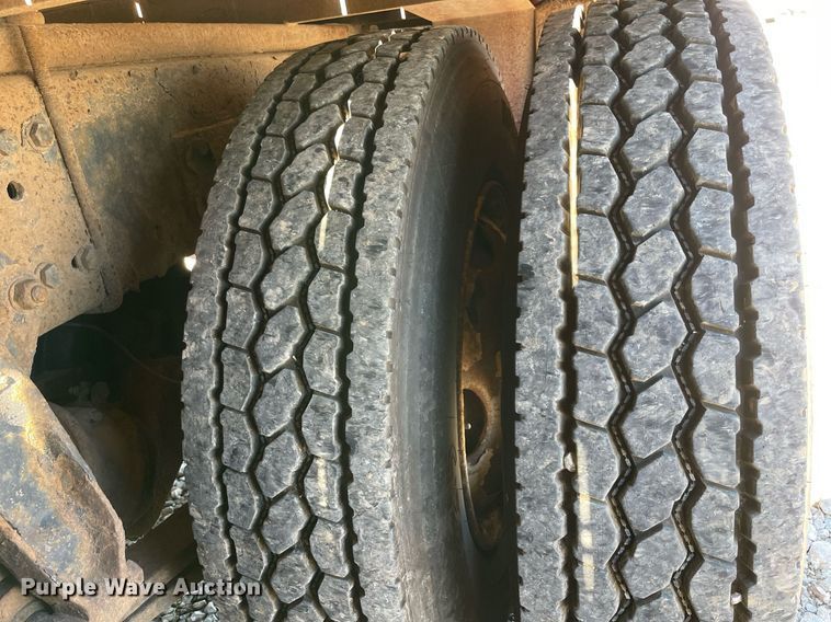 image for item NA9698 2005 Freightliner Business Class M2  crane truck