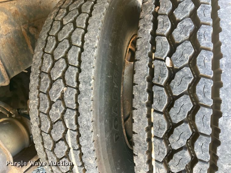 image for item NA9698 2005 Freightliner Business Class M2  crane truck