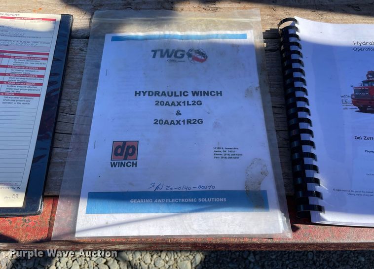 image for item NA9698 2005 Freightliner Business Class M2  crane truck