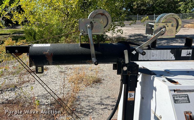 image for item NI9027 2005 Magnum 4060M-MH  light plant